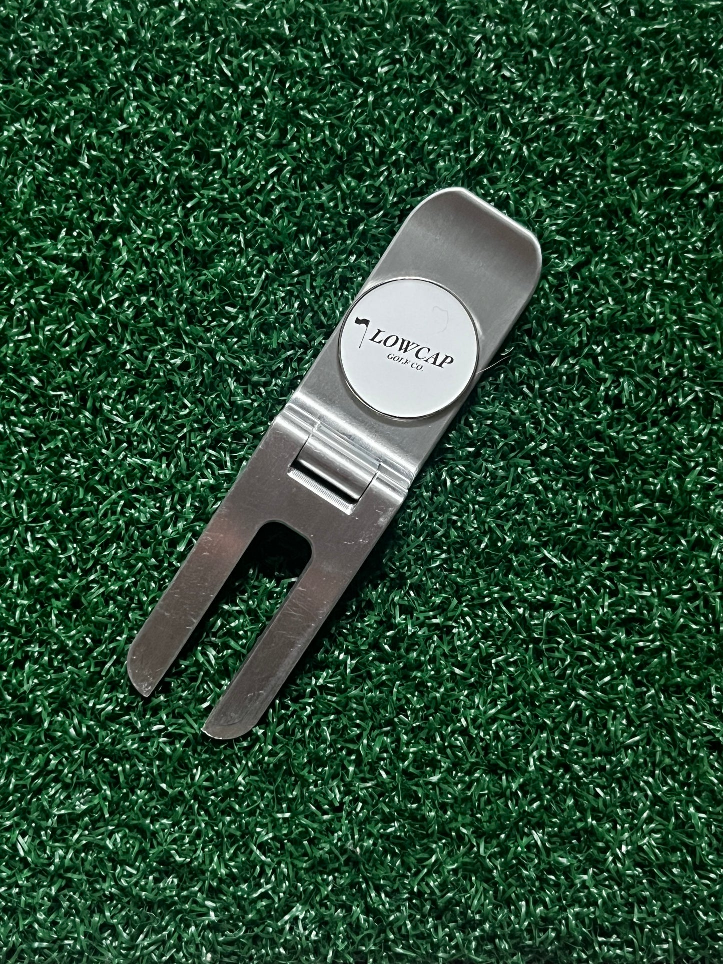 Folding Divot Repair Tool