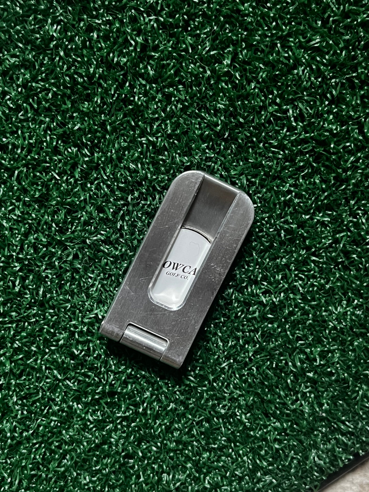 Folding Divot Repair Tool