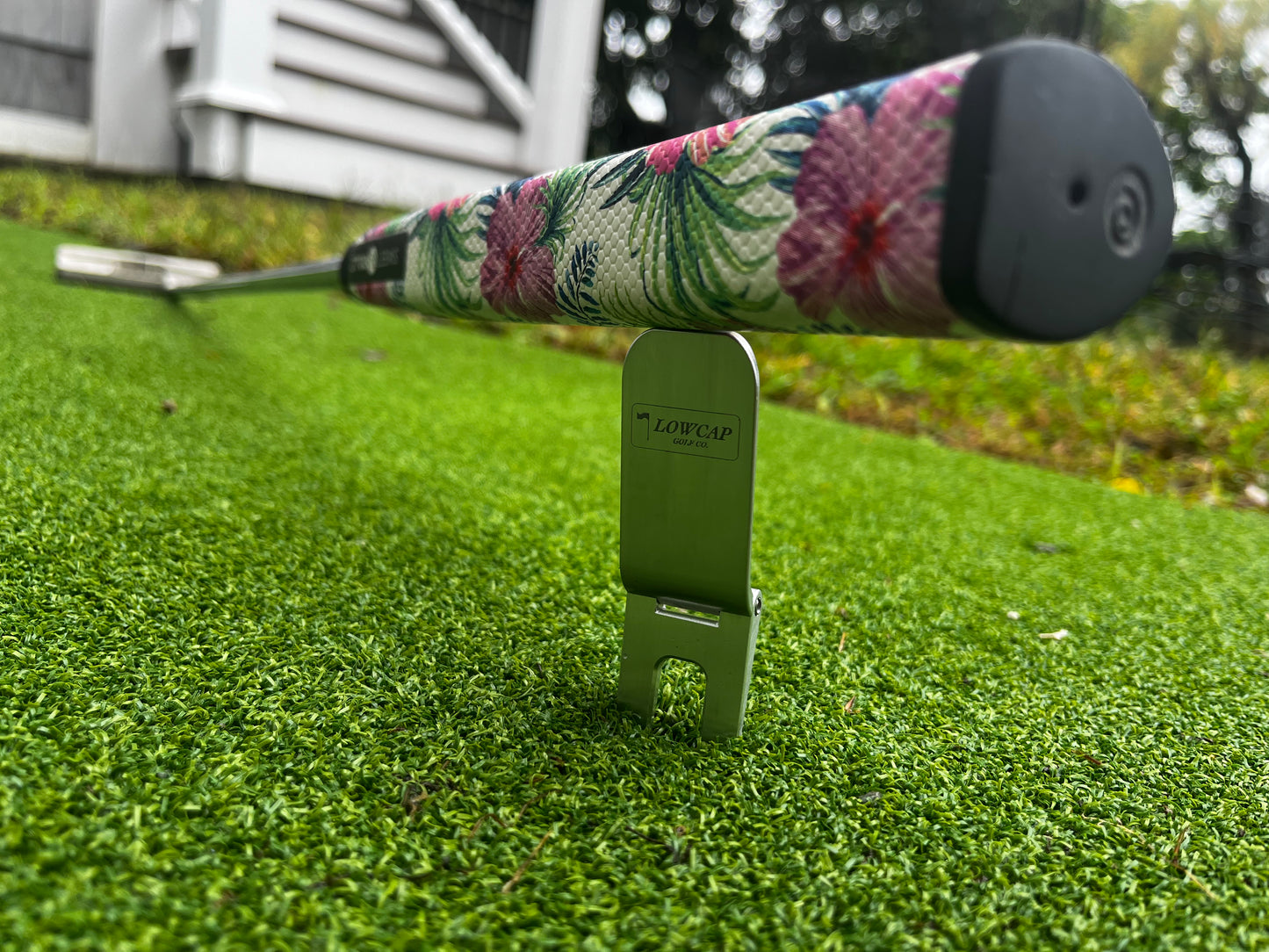 Folding Divot Repair Tool